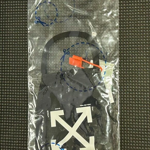 OFF-WHITE Arrows Face Mask Black/White NWT - Picture 3 of 3